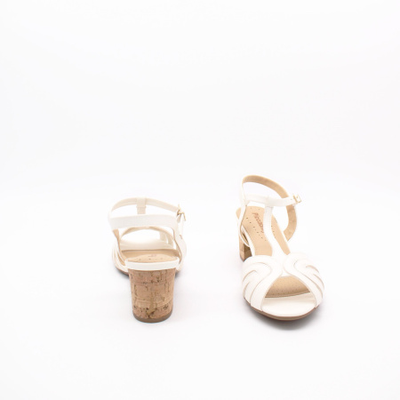 Белые кожаные босоножки